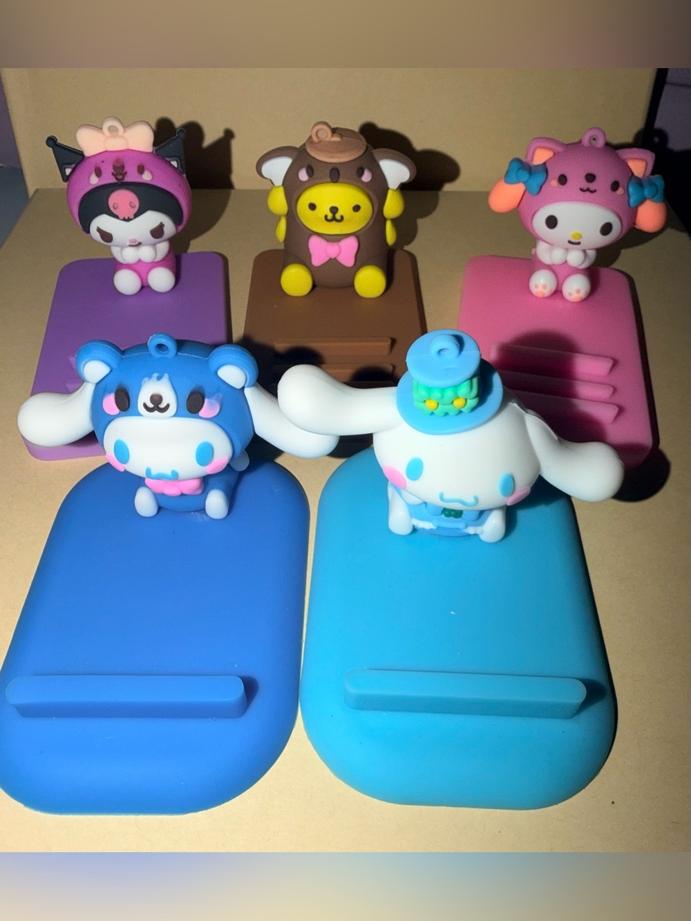 📱NWOT various Sanrio Character Silicone Phone Stands